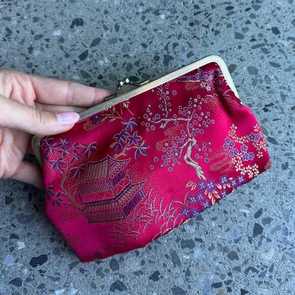 Coin Purse Red Brocade Coin Purse Oriental Satin Metallic Frame Clutch Vintage - Picture 1 of 2